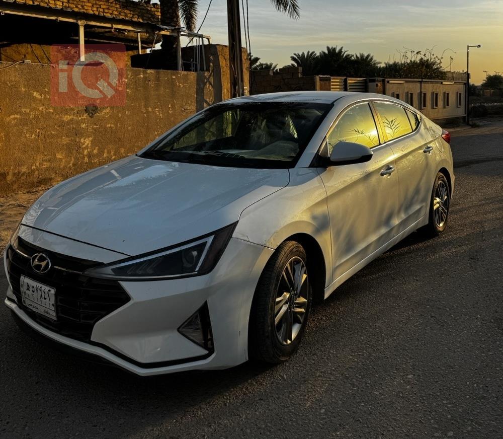 هیۆندای ئەلەنترا